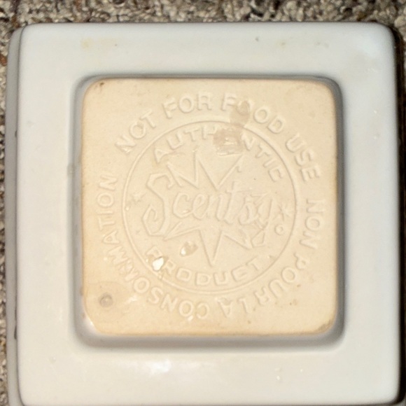 Scentsy *No box full size wax warmer w/ magnetic Butterfly Home Accent - Picture 2 of 5